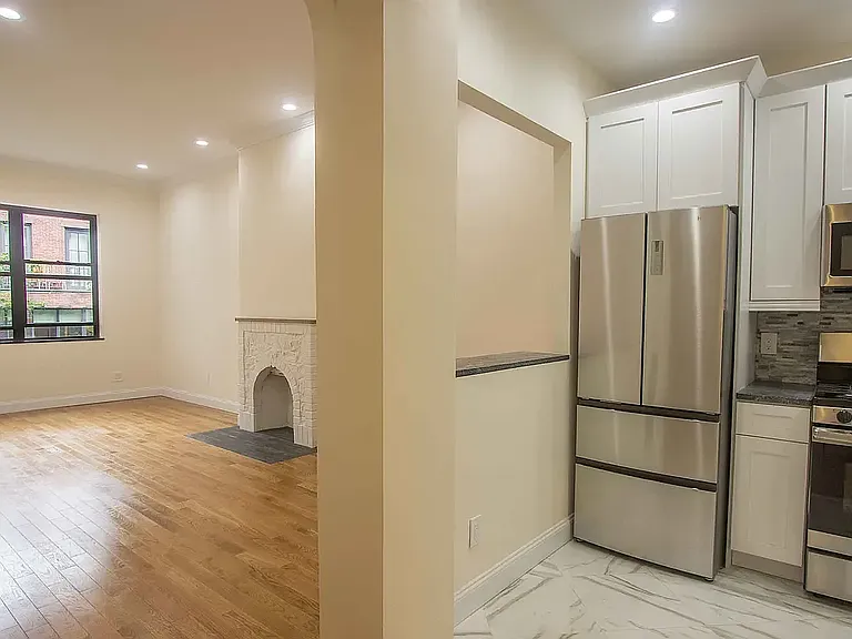 21 Bank St #4R — Photo 1