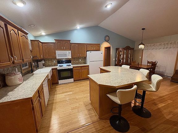 3rd image of 380 Clendening Rd