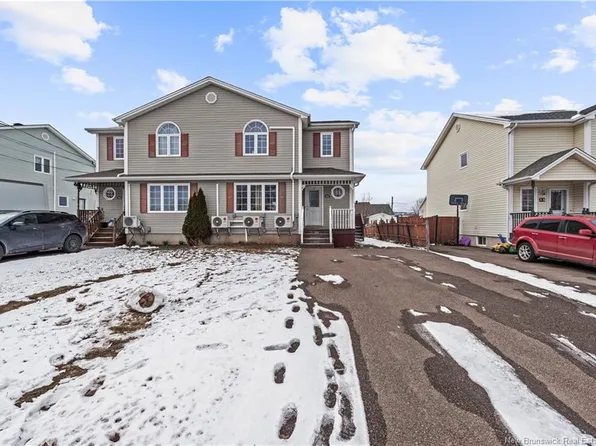 37 Stoneham Dr, Moncton, NB E1G 4Z5