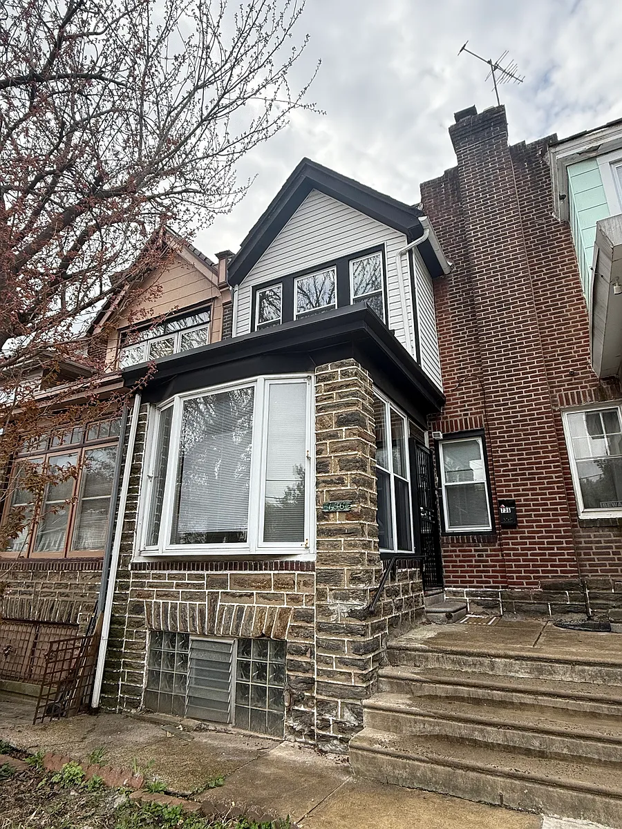 Building Photo - 736 W Nedro Ave