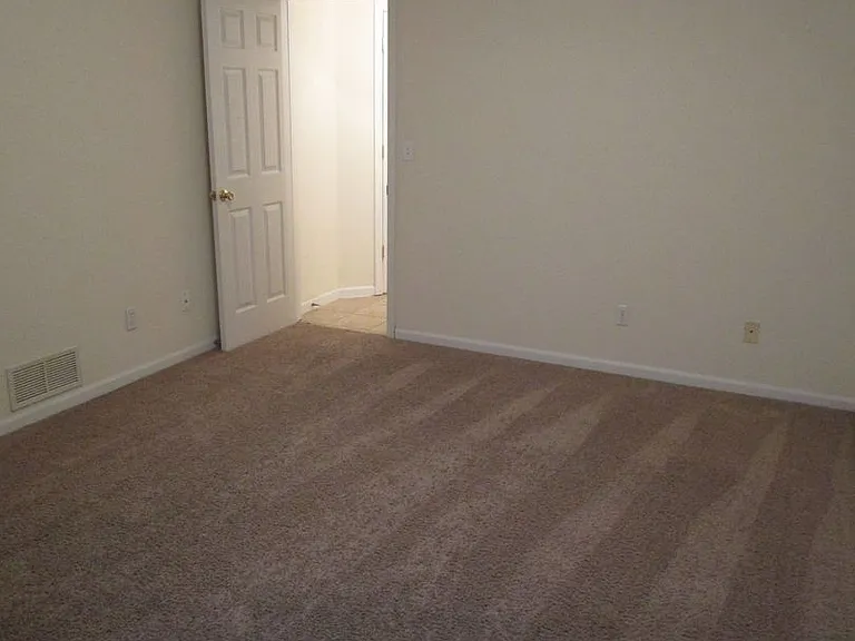 4402 - 4404 Jeana Court — Photo 21