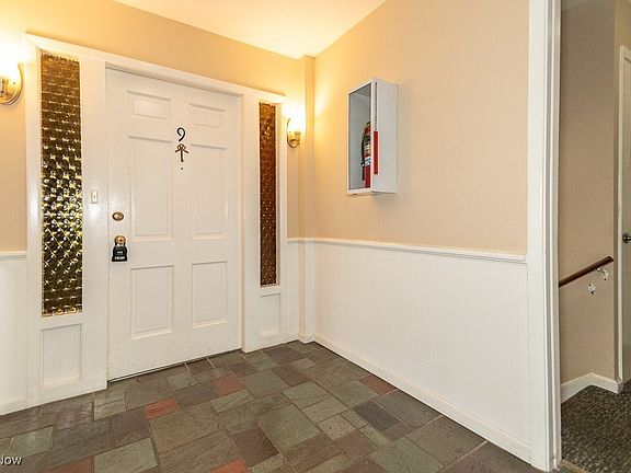 2nd image of 1 Meadowlawn Dr Unit 9