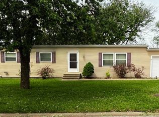 211 Floral Dr, Hillsboro, KS 67063