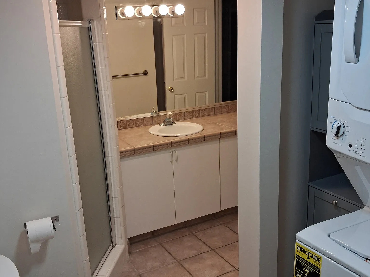 1 bed, 1000 sqft, $1,300 — Photo 3