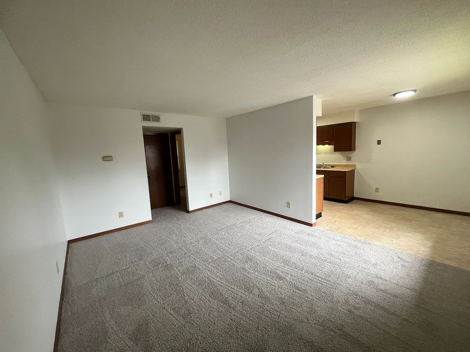 1 bed, 750 sqft, $1,100 — Photo 2
