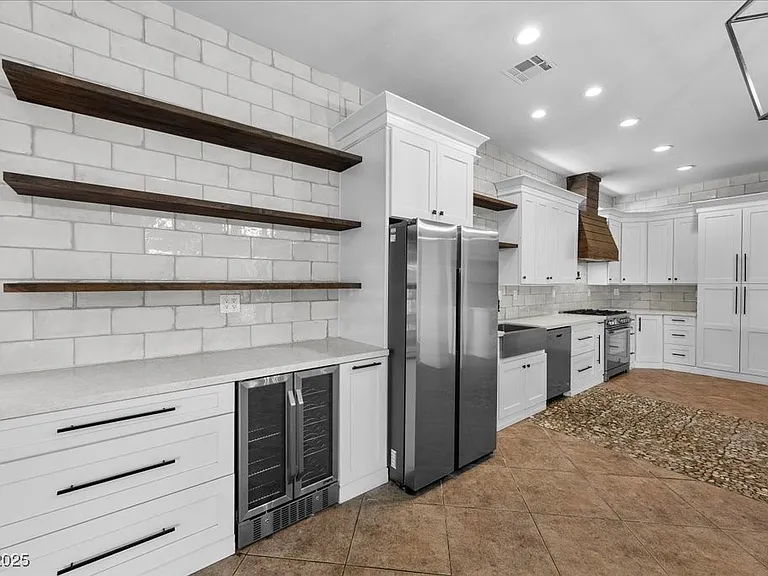 6332 Peggotty Ave — Photo 10