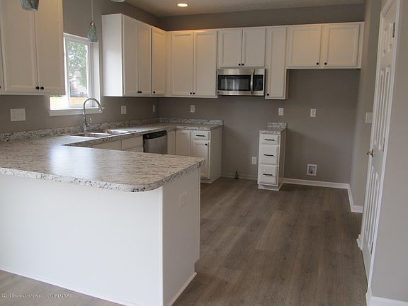 3rd image of 610 Camrose Ct