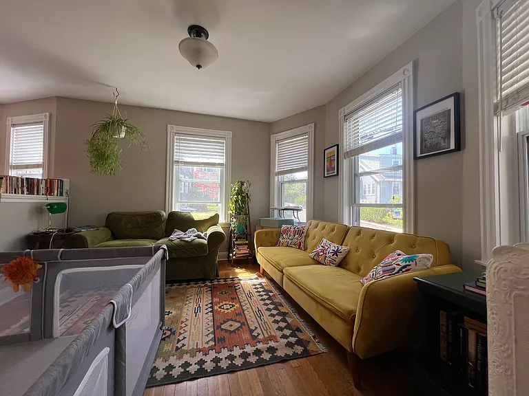 Please note: Photos taken prior to the current tenants. Furnishings will be different when showing.