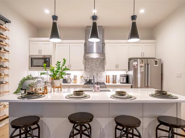 694 W Main St, Arlington, TX 76013