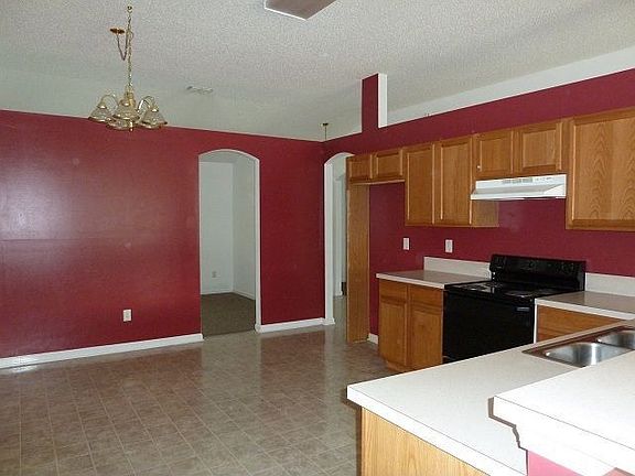 3rd image of 450 Charles Pinckney St