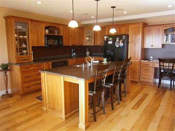 2nd image of 107 N Lakeshore Blvd APT 3C