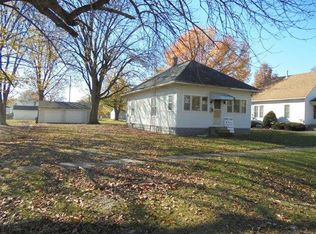 111 Sherman St, Nokomis, IL 62075