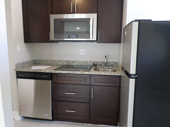 5th image of 821 Vine St