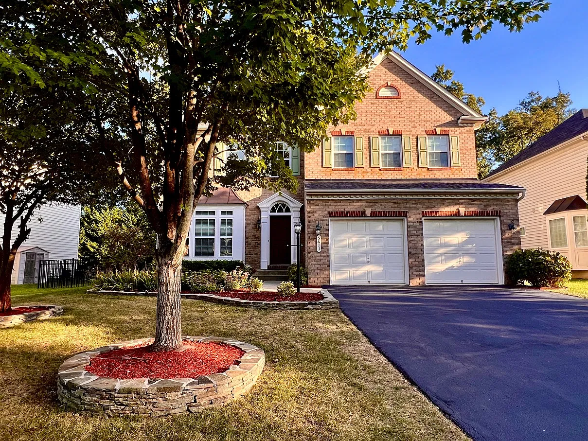 4 bed, 4136 sqft, $4,100 — Photo 2