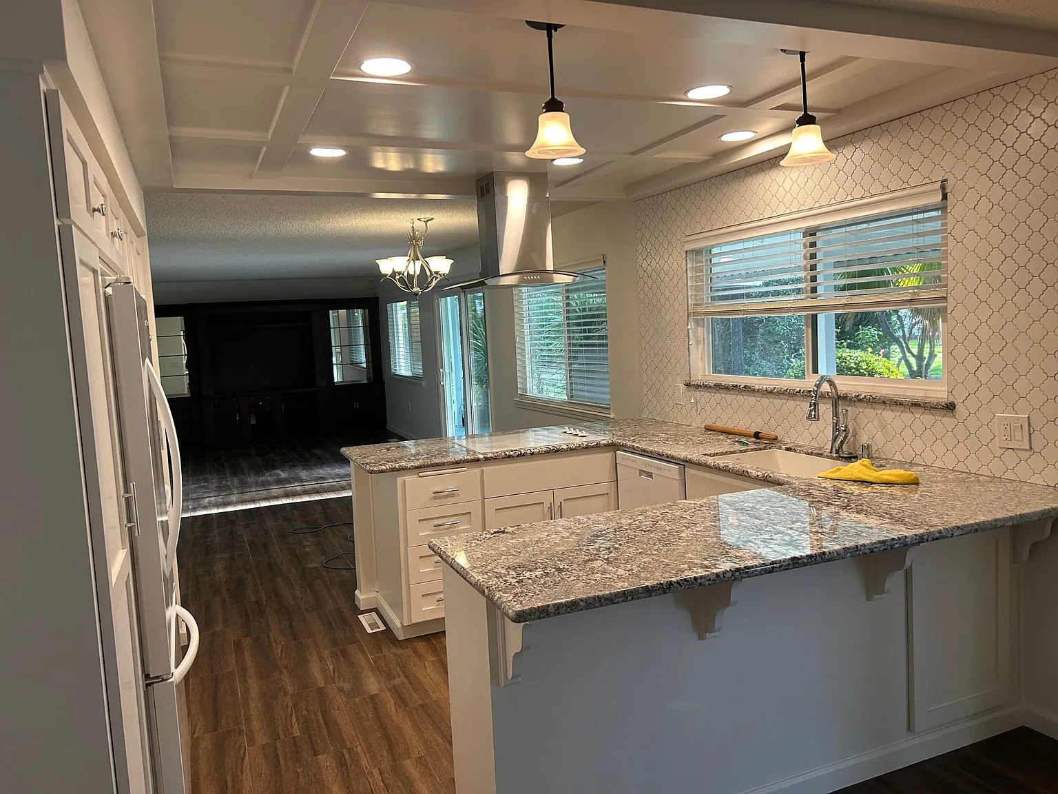 207 Rainier Cir — Photo 3
