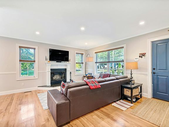4th image of 4 Shinnecock Ave