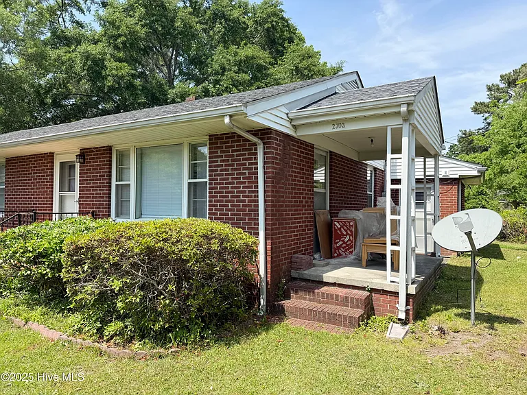 2703 Jackson Dr — Photo 4