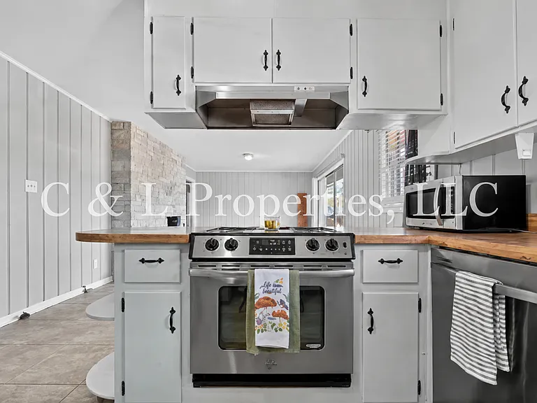 102 Ilene St — Photo 6