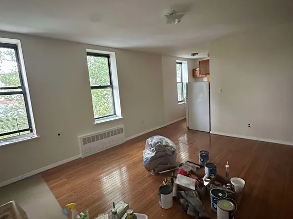 172 Bay 28th Street image 1 of 5
