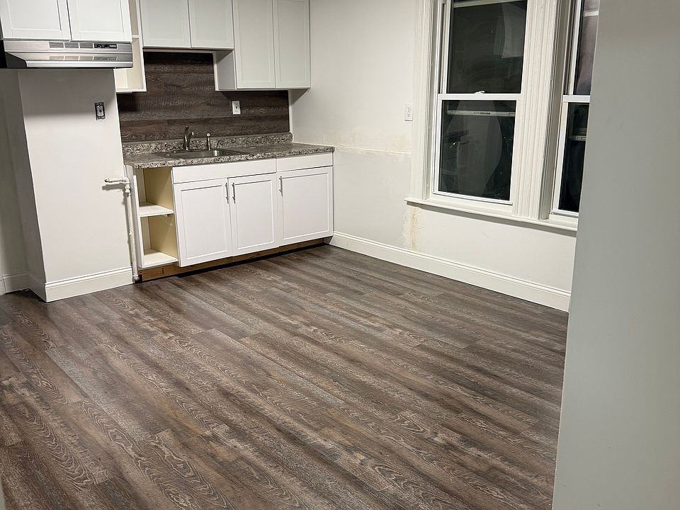 1st image of 17-19 Fisher St #2