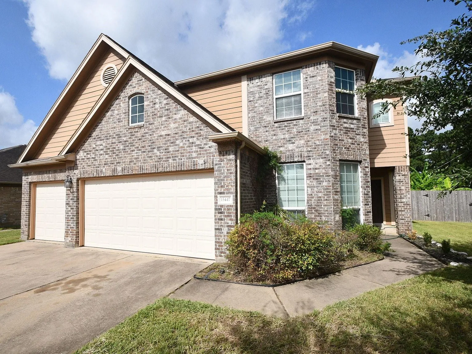 6 bed, 3.5 bath, 3488 sqft, $2,990 — Photo 2