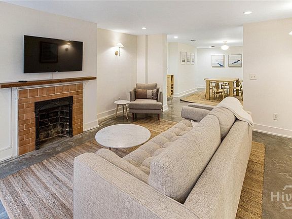 4th image of 1 E Gordon St Unit Garden