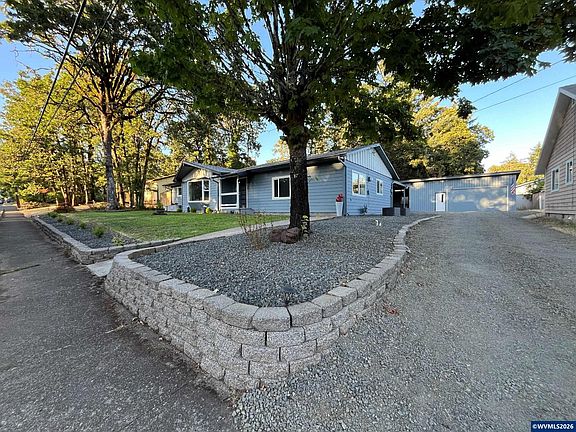 3rd image of 438 NW Douglas St