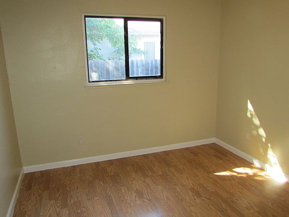 5th image of 2030 Monarch Ave