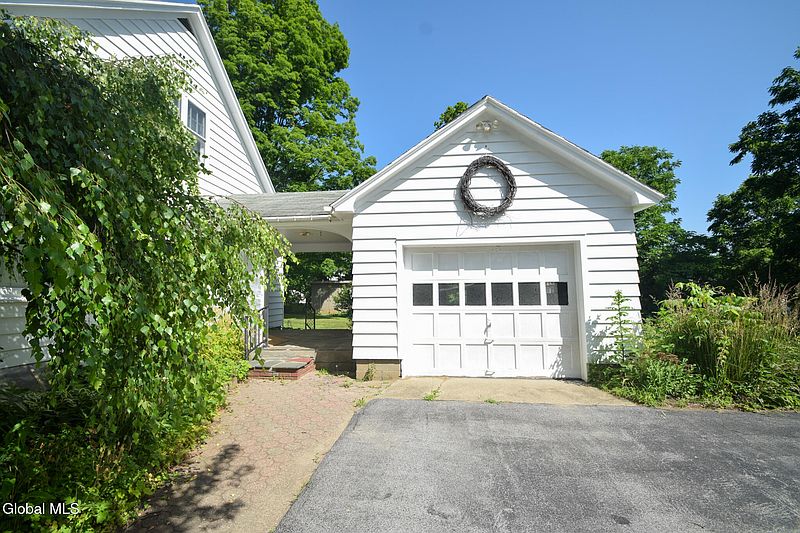 4th image of 111 Ash Street