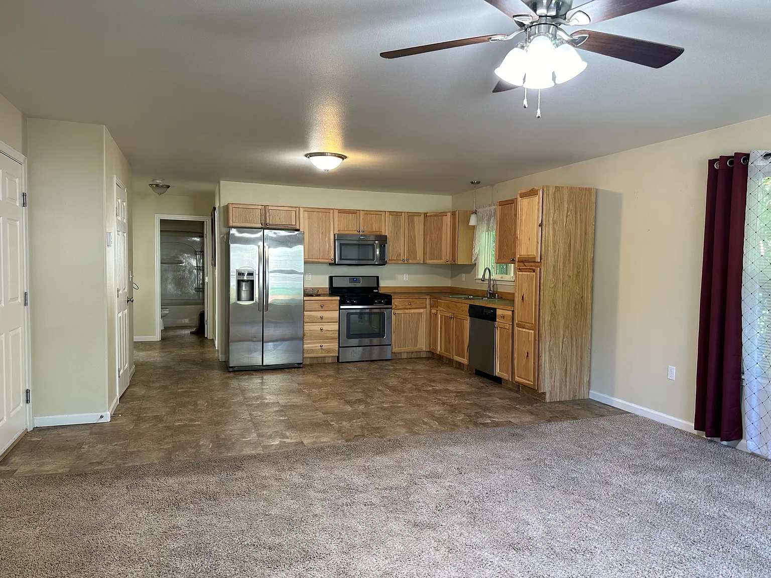 3 bed, 1.5 bath, 1200 sqft, $2,200 — Photo 3