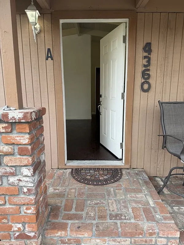 3 bed, 1.0 bath, 1013 sqft, $2,400 — Photo 4