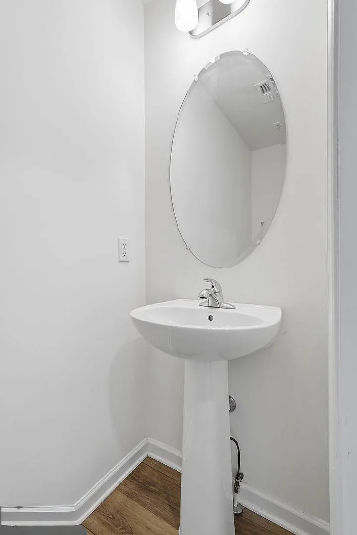 4 bed, 1747 sqft, $2,199 — Photo 2