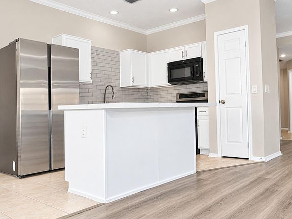 5th image of 4815 Cliffpoint Ct