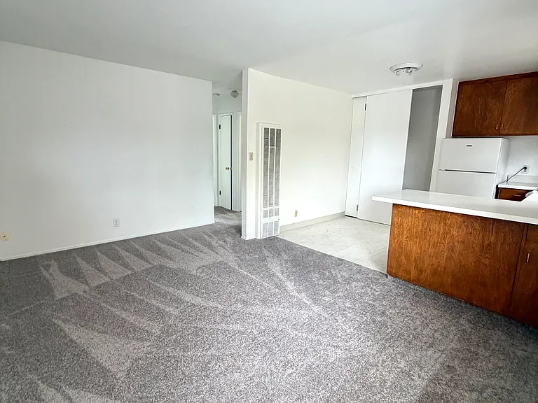 35 Valencia Ave #7 — Photo 6