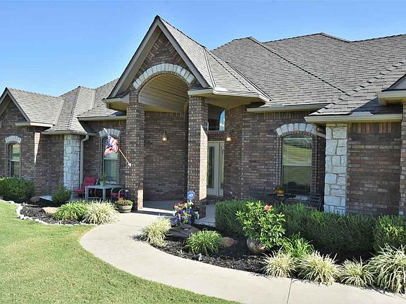 2nd image of 439 NE Sunset Dr