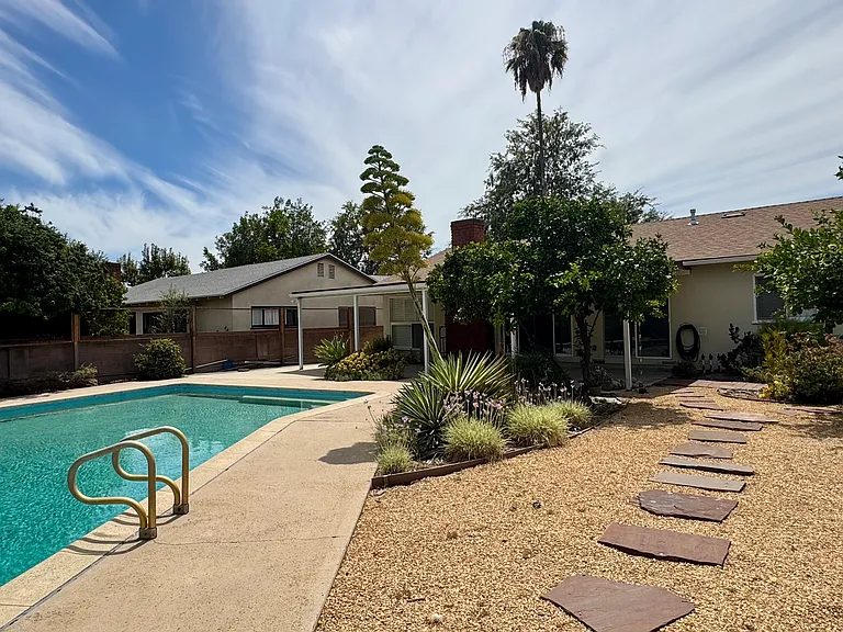 7928 Owensmouth Ave — Photo 1