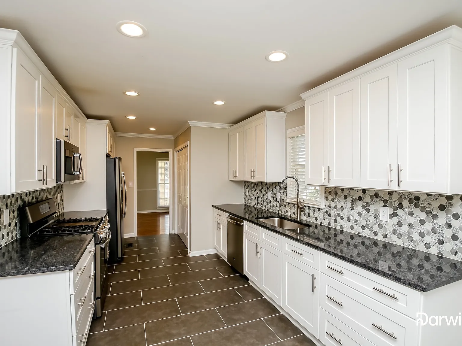 4 bed, 3.0 bath, 2110 sqft, $2,215 — Photo 4