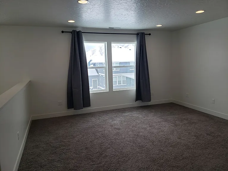 1033 S Vine St — Photo 40