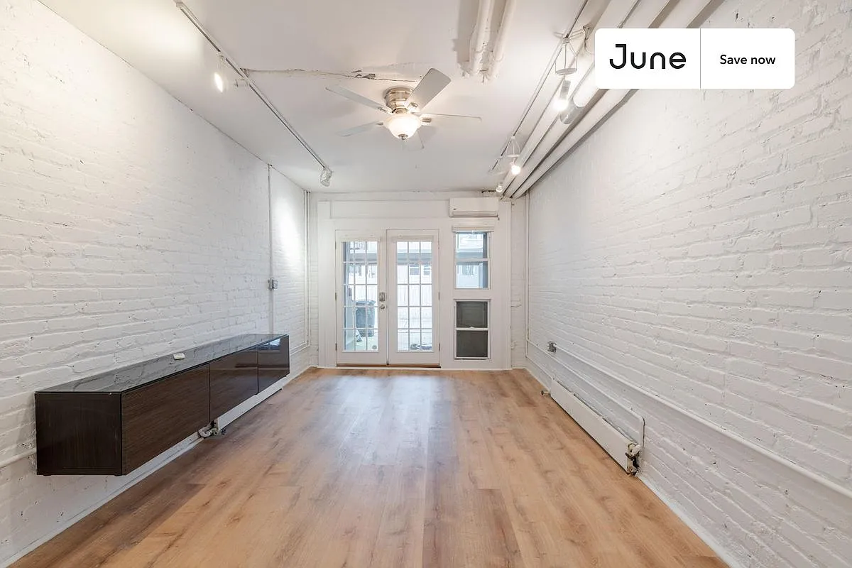 1 bedroom in Columbia Heights on a flexible lease #1589 — Photo 1