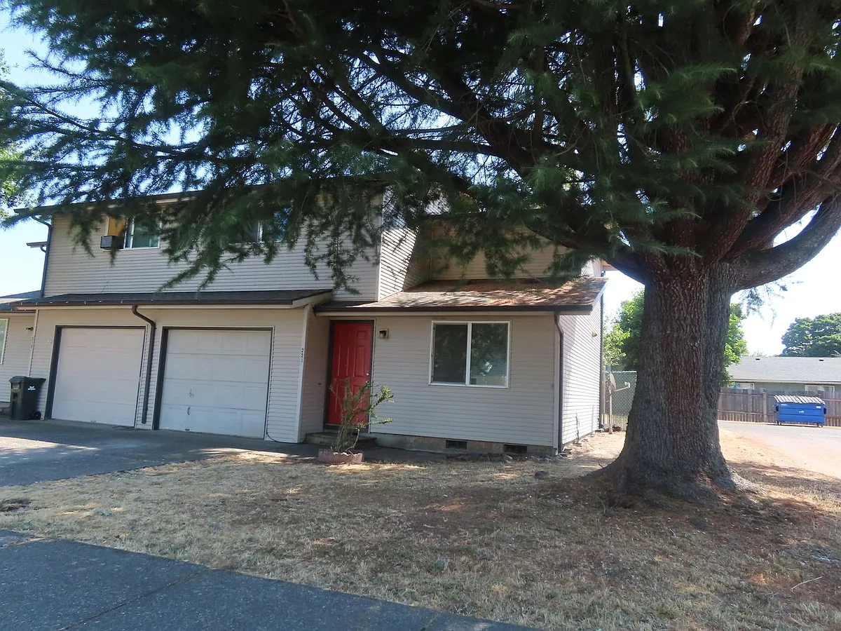 Building Photo - 219 S 40th St