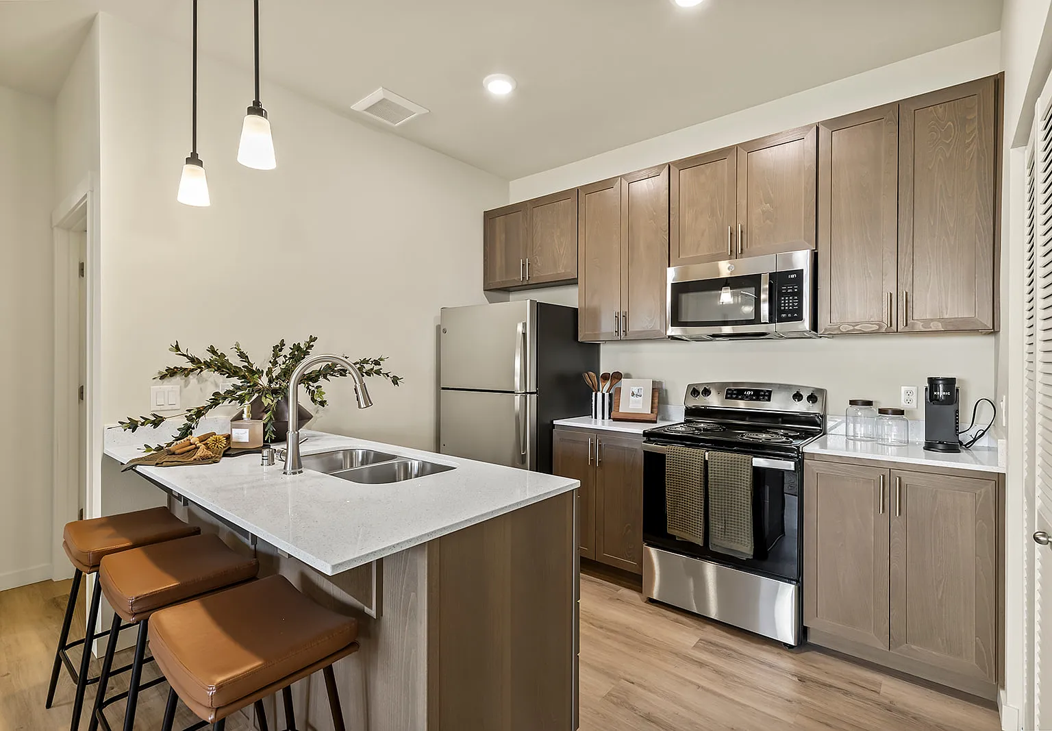 Jailen's Pointe Apartments — Photo 4