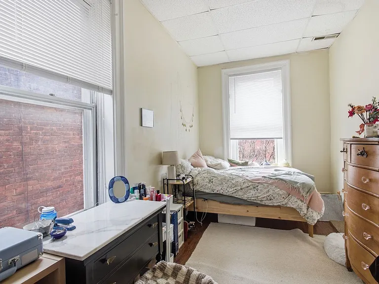 122 E University Ave — Photo 8