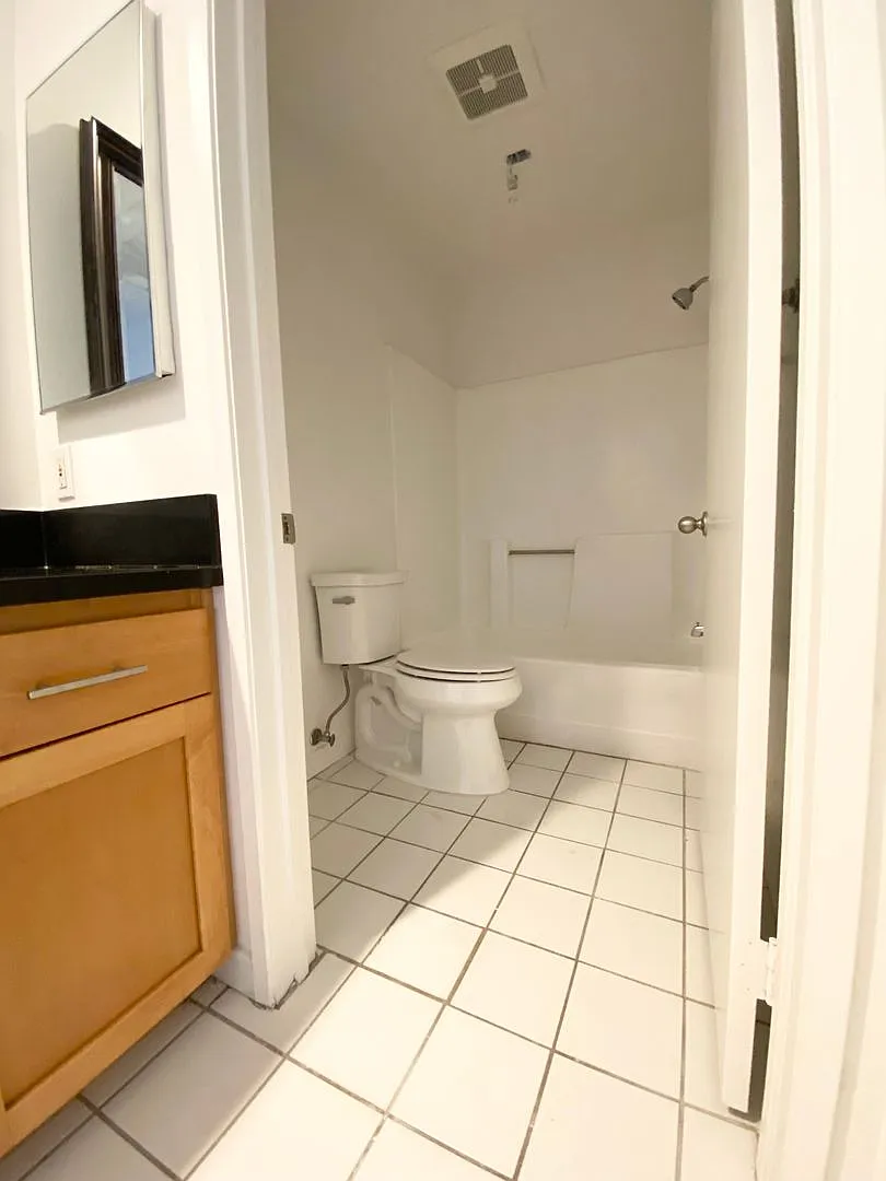 1234 Las Palmas Ave — Photo 3