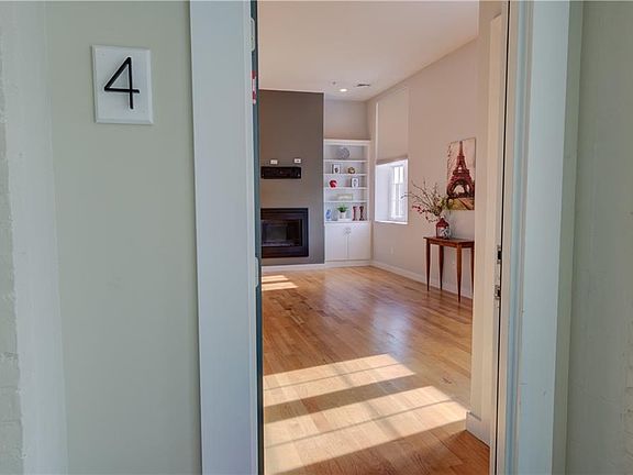 4th image of 10 Queen St #4
