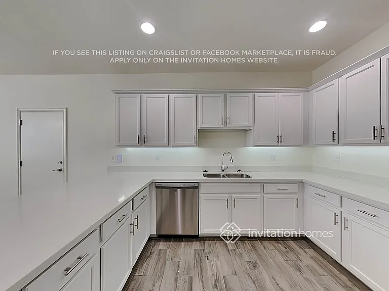 242 N 69th Pl — Photo 8