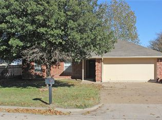 704 Rolling Hills Dr, Hewitt, TX 76643
