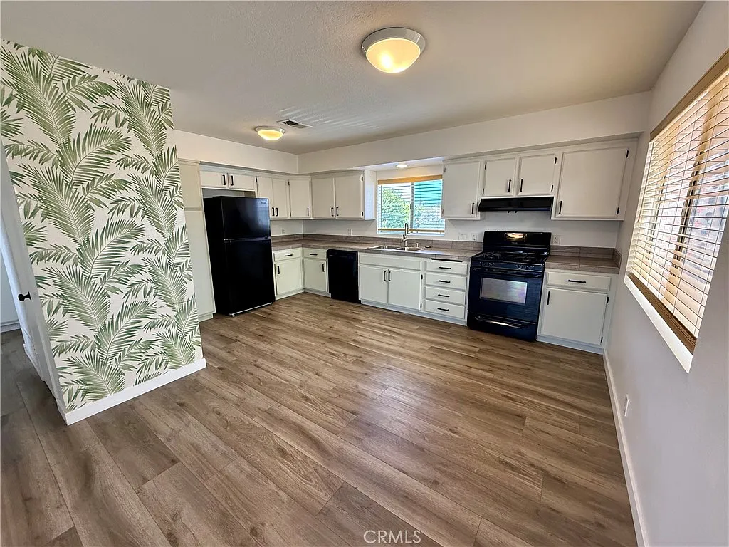 1 bed, 900 sqft, $3,300 — Photo 4