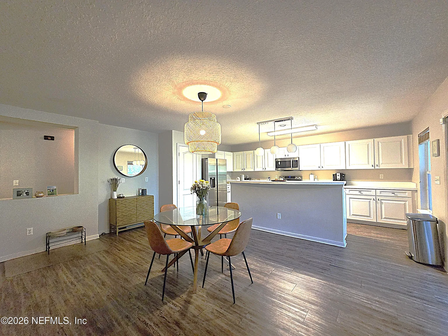 3 bed, 2.0 bath, 1694 sqft, $2,500 — Photo 4