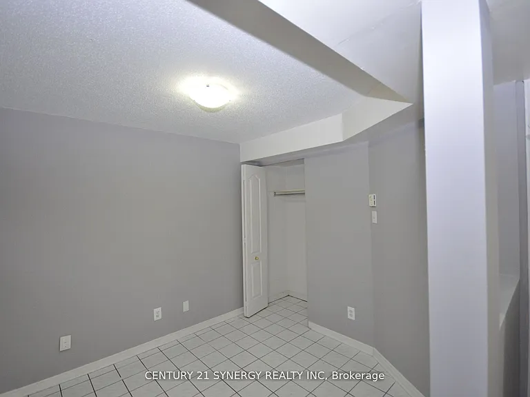 450 Maclaren St #2 — Photo 12