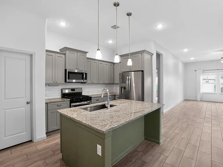105 Greenway Dr — Photo 4